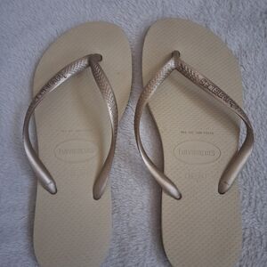 Havaianas Women's Sandals in Gold and Cream